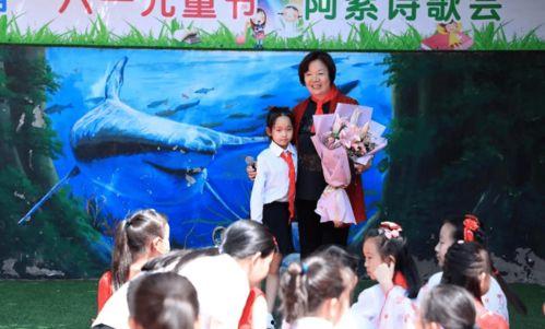 成人诗朗诵动作视频大全,视频大全中的经典瞬间解析