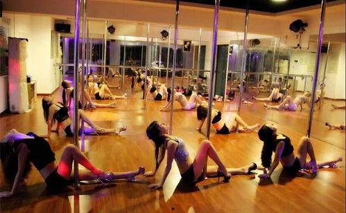 热身舞蹈成人团建视频,成人团建活力开场