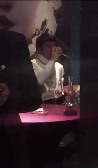 成人伤感喝酒视频,成人伤感情感共鸣瞬间