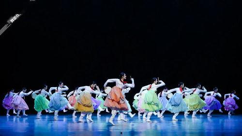成人女子群舞简单视频,女子群舞风采展示